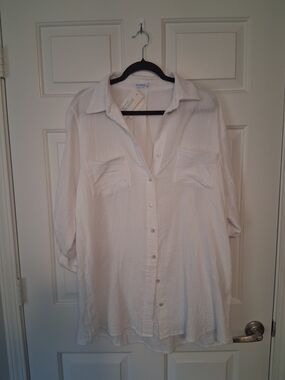 NWT Lightweight White Button-Up Shirt - Women's Relaxed Shirt